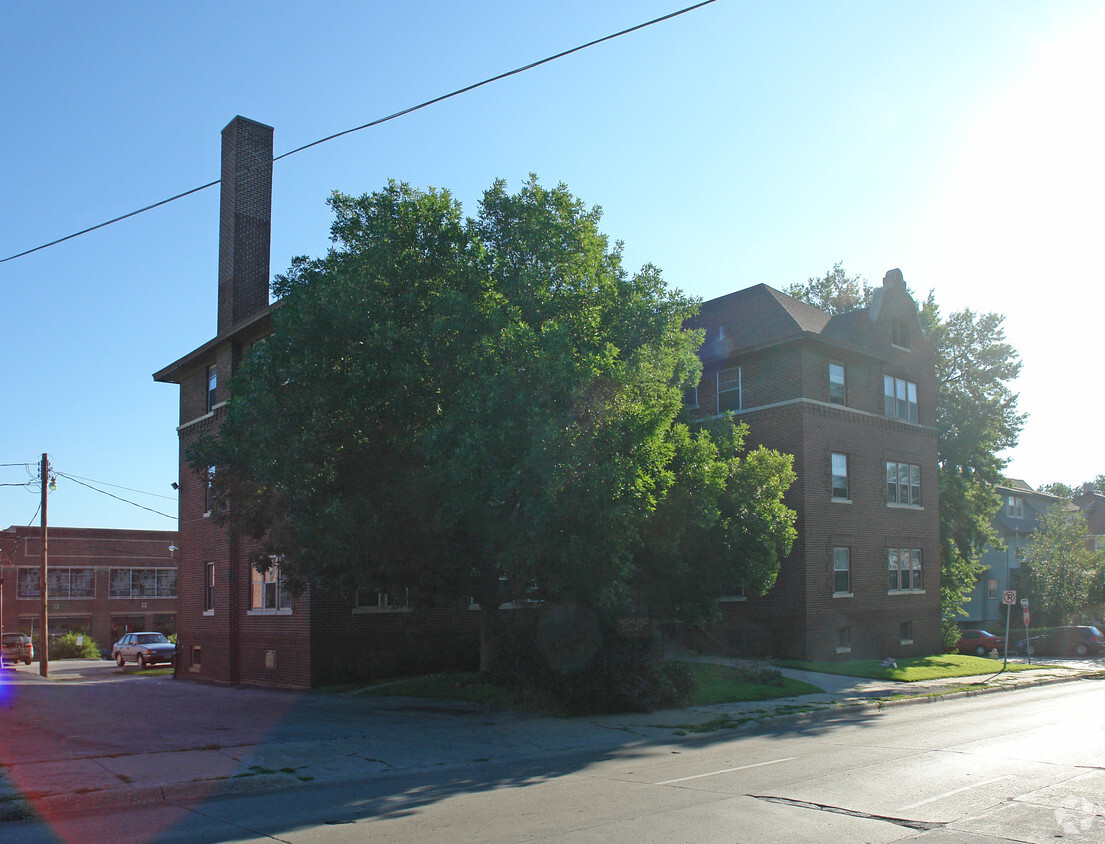 Building Photo - 3860 Harney St