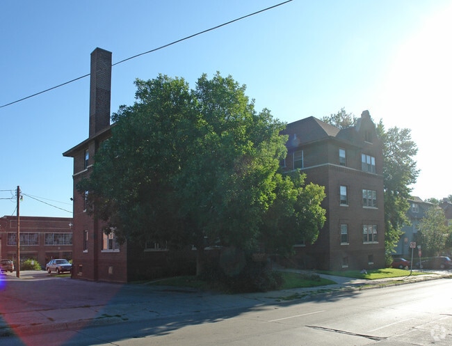 Building Photo - Highland Court