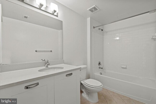 Foto del edificio - 2451 Midtown Ave