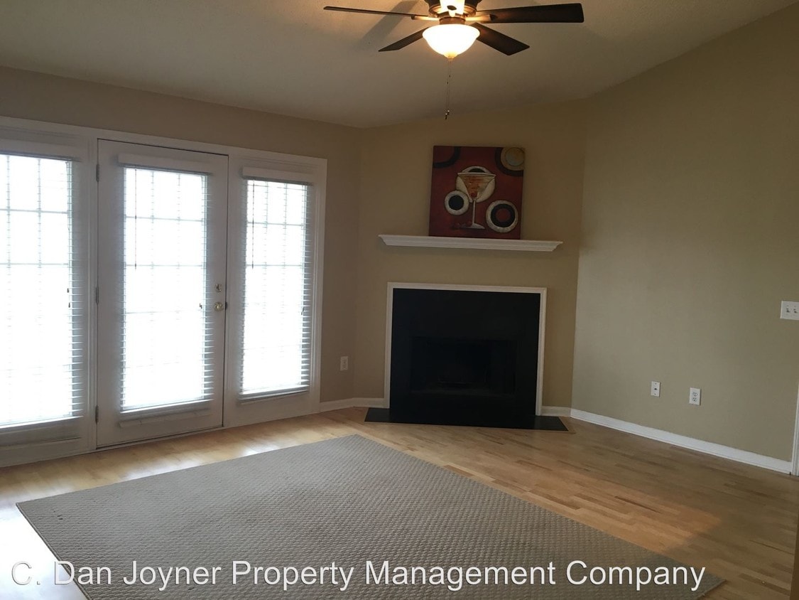 Primary Photo - 206 Pelham Square Way