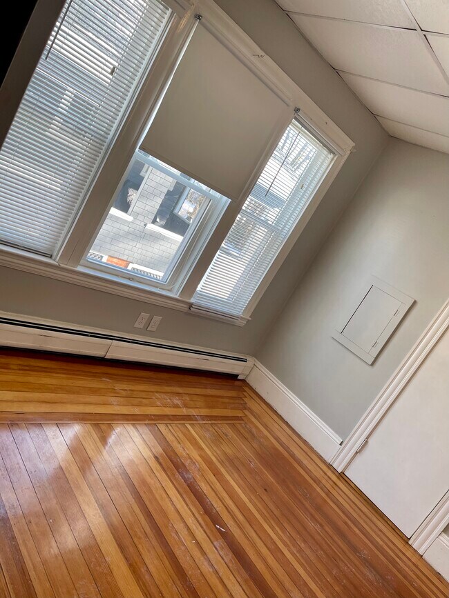 Building Photo - 52 Colburn St