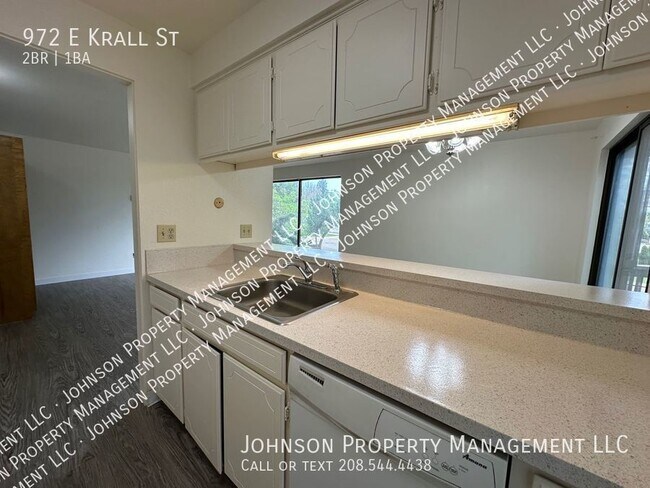 Building Photo - 972 E Krall St