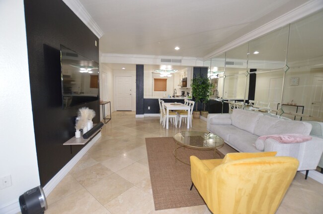 Foto del edificio - Newly Remodeled & Furnished Luxury Condo R...