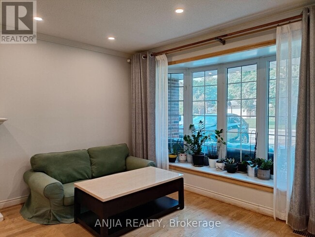 Building Photo - 4 Southdale Dr