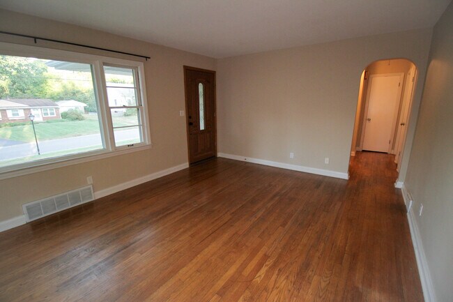 Building Photo - 3408 Dell Rd