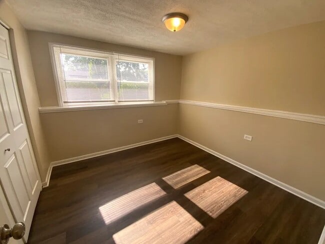 Building Photo - 115 Davis Ct
