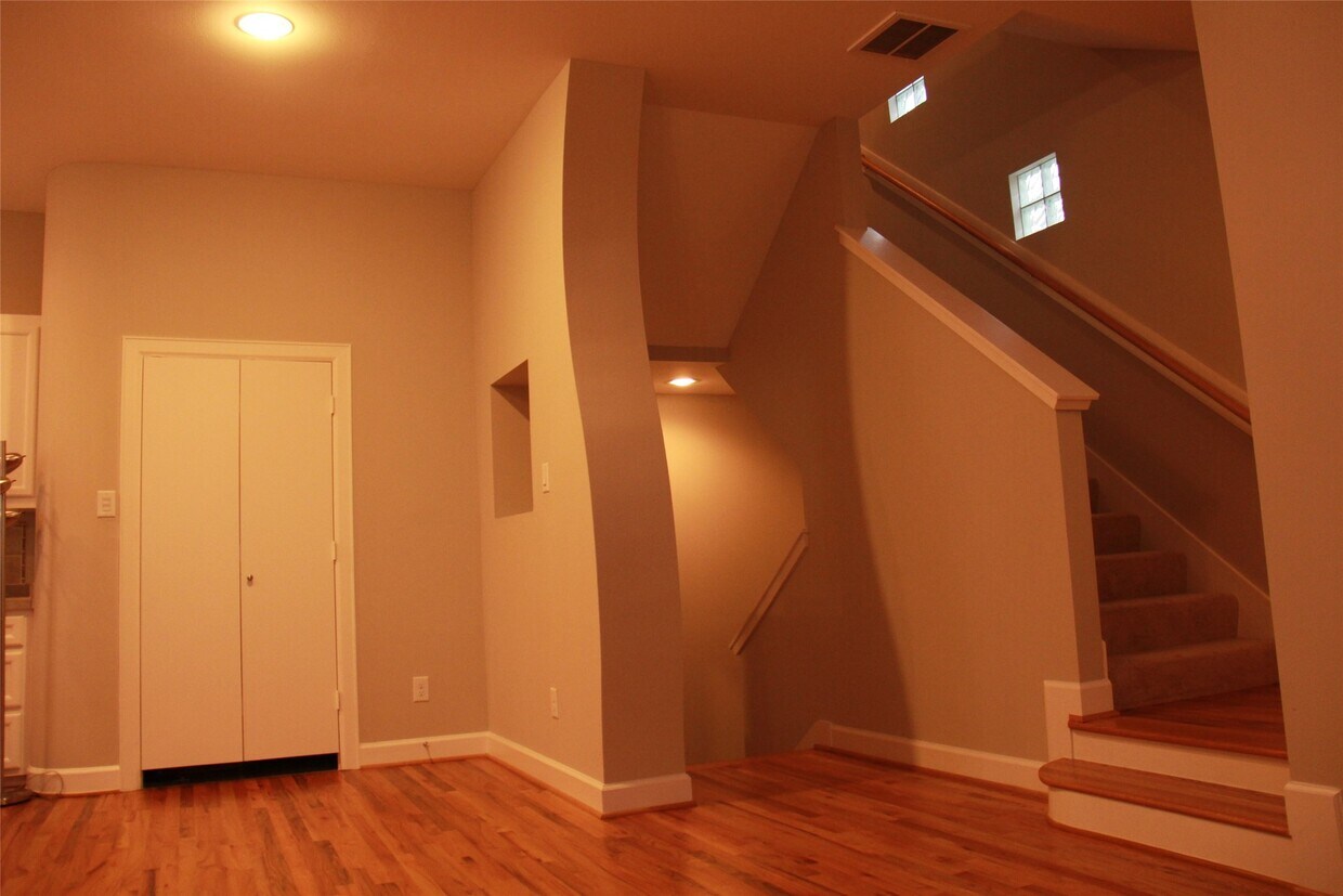 Foto del edificio - 3703 Main Poplar Dr