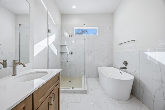 Foto del edificio - 6108 De Campo St