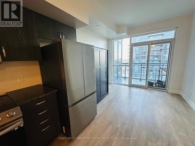 Building Photo - 10 Meadowglen Pl