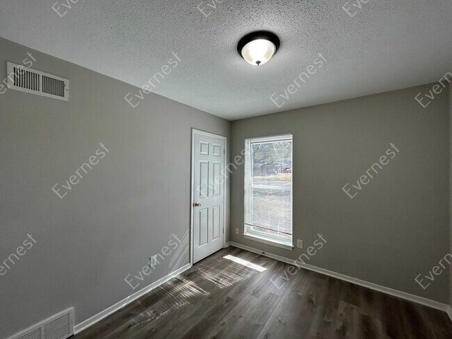 Building Photo - 2830 Devon Cove