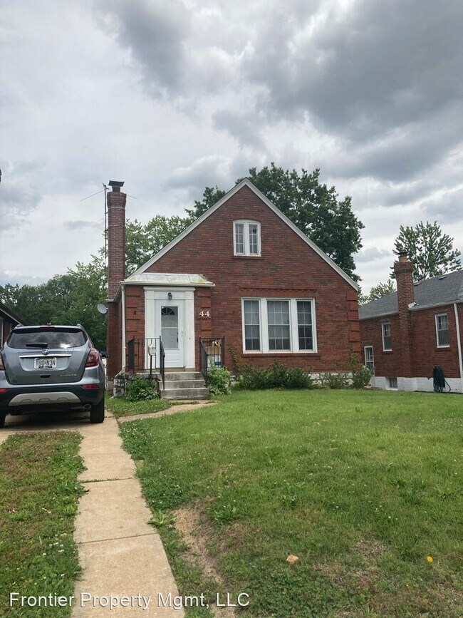 2 br, 1.5 bath House 44 Jendale Ct House Rental in Jennings, MO