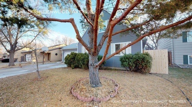 Foto del edificio - 3204 S Greenwood Ave