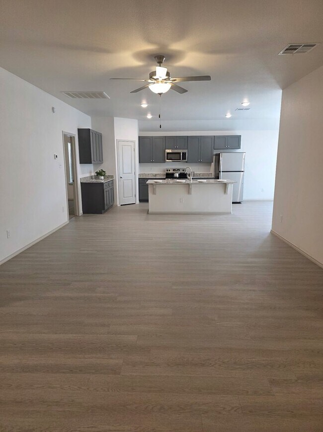 Foto del edificio - 2516 S County Rd 1103