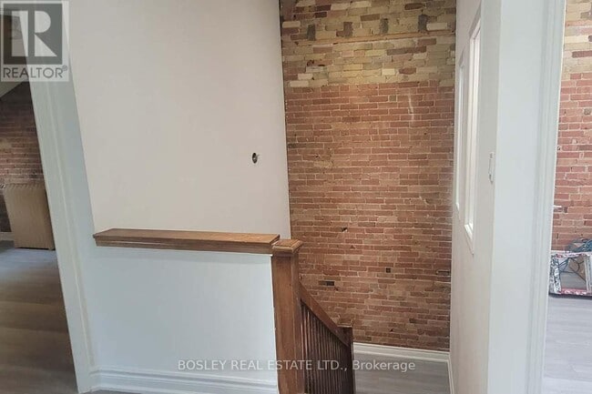 Building Photo - 166-166 Spadina Rd