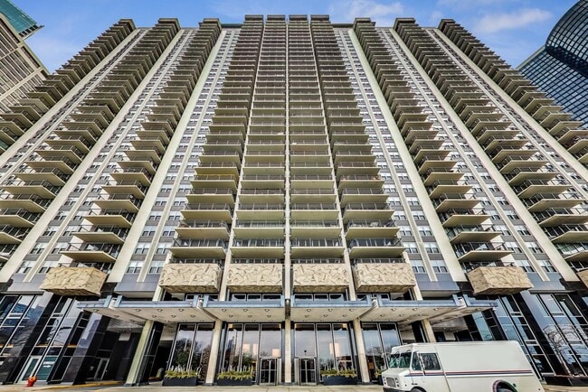 Building Photo - 400 E Randolph St