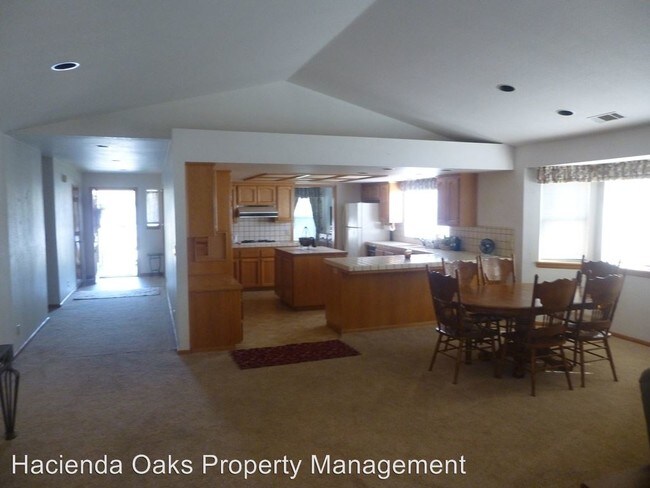 Building Photo - 1470 Mercer Ct