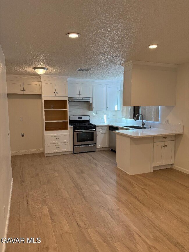 Foto del edificio - 45303 Lorimer Ave