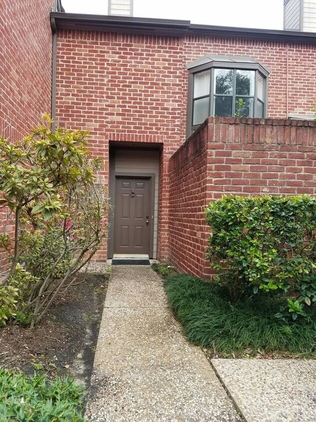 Foto principal - 7447 Cambridge St