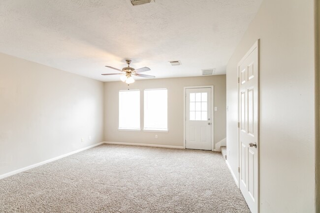 Foto del edificio - 6402 Mountain Pines Ln