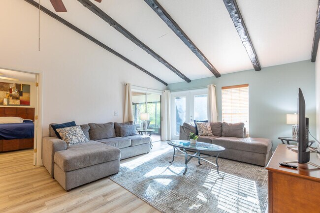 Building Photo - 3303 SE Sandpiper Ct