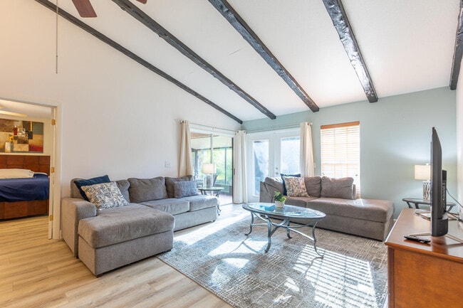 Building Photo - 3303 SE Sandpiper Ct