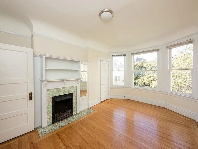 Foto del edificio - "Experience Vibrant San Francisco Living in This Spacious 4-Bedroom, 2-Bath Gem on Jones Street!"