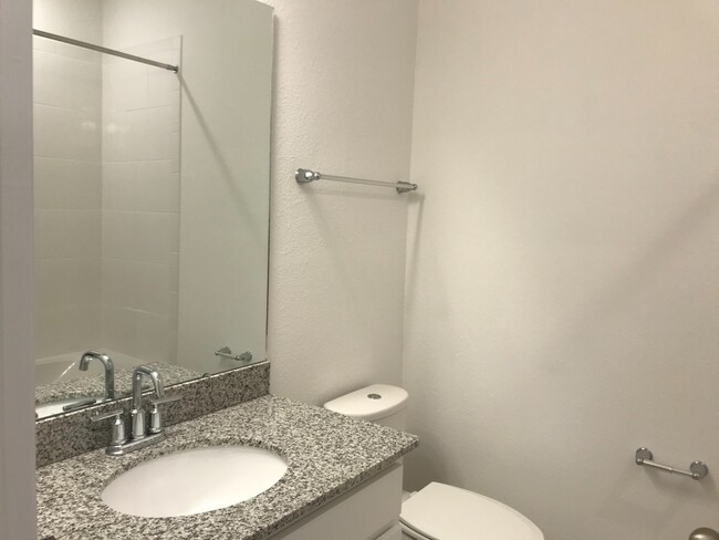 Building Photo - 3 Bedroom 2.5 Bathroom Townhouse at Waterm...
