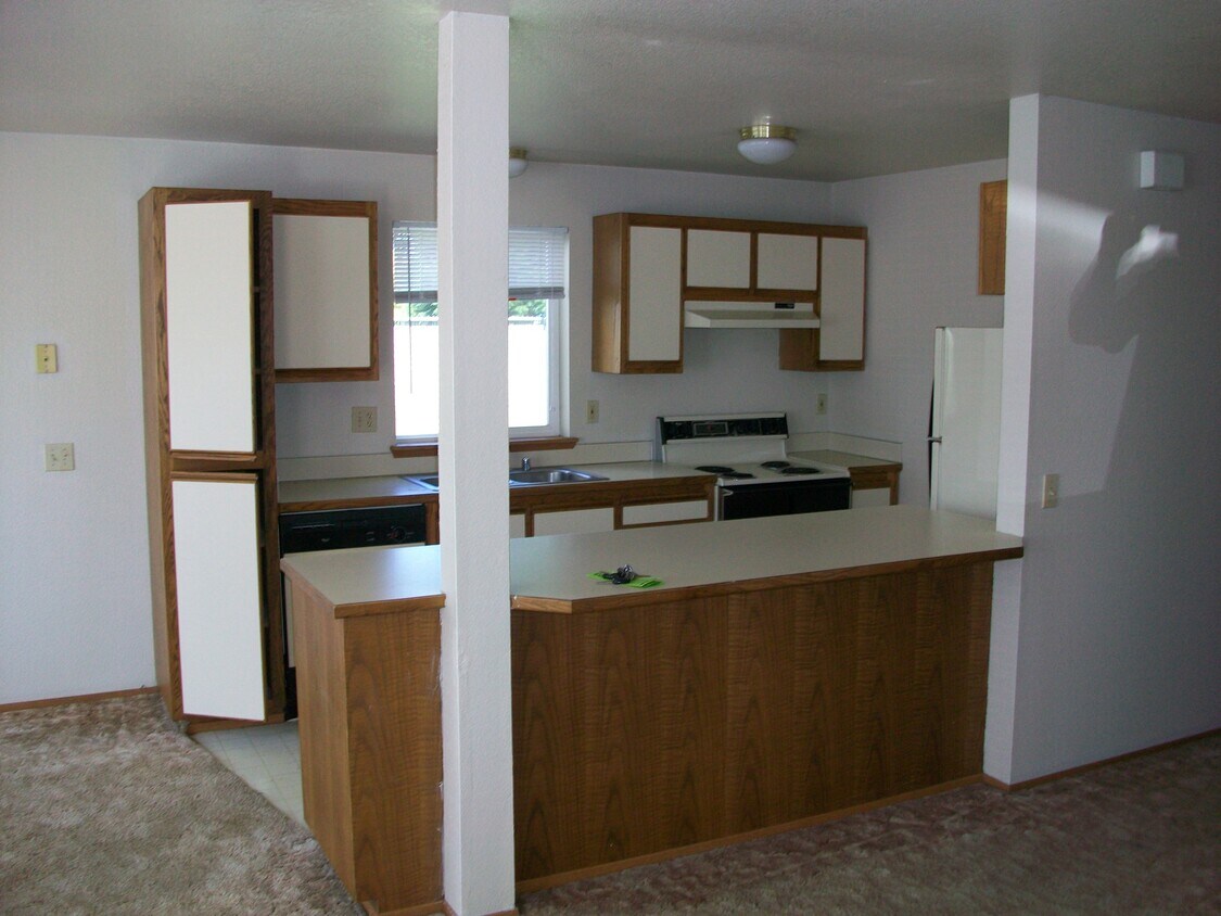 Primary Photo - 200 Garden Ct