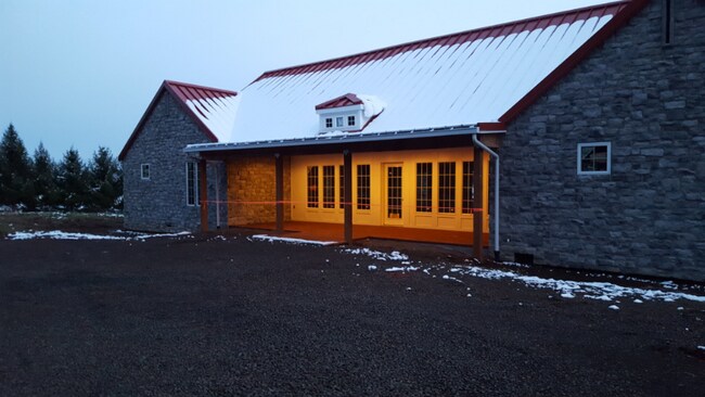 Building Photo - 19031 SE Tickle Creek Rd