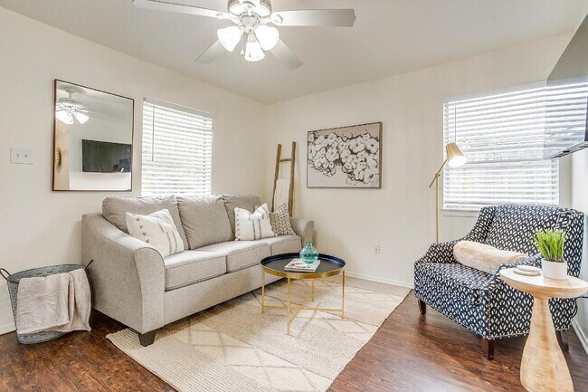 Foto del edificio - Charming 2-Bed Duplex in Heart of Fort Worth!