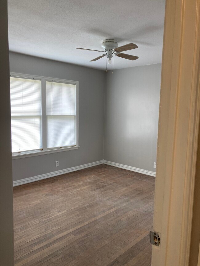 Building Photo - 229 Courtland Dr