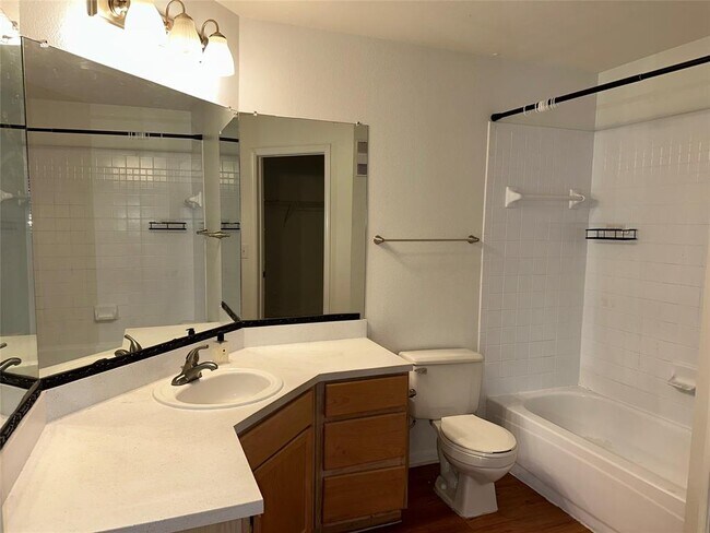 Foto del edificio - 6000 Shepherd Mountain Cove