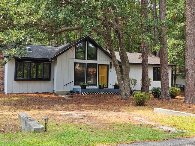 Building Photo - 9 E Pine Ct