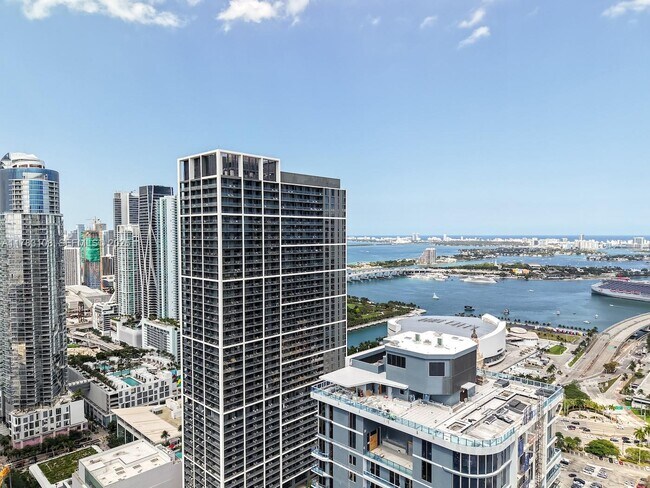 Foto del edificio - 601 NE 1st Ave