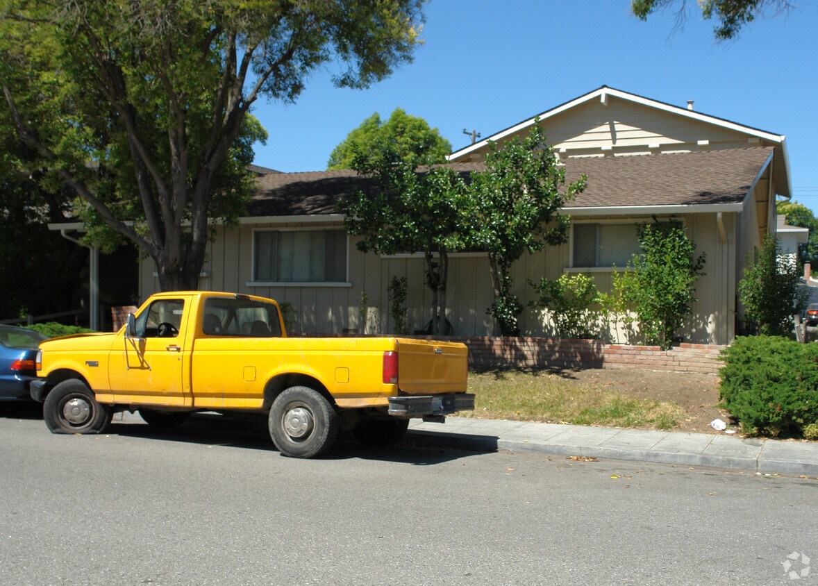 Building Photo - 862 Gallatin Dr