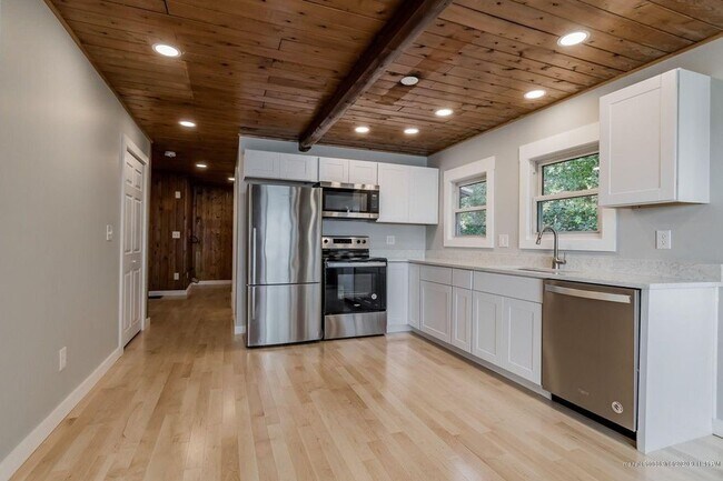 Building Photo - 26 Great Bay Rd