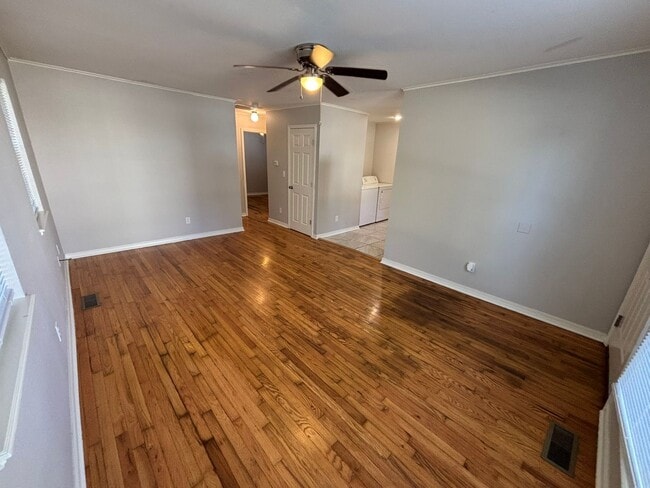 Building Photo - Quaint 2-Bedroom Duplex in Fayetteville!