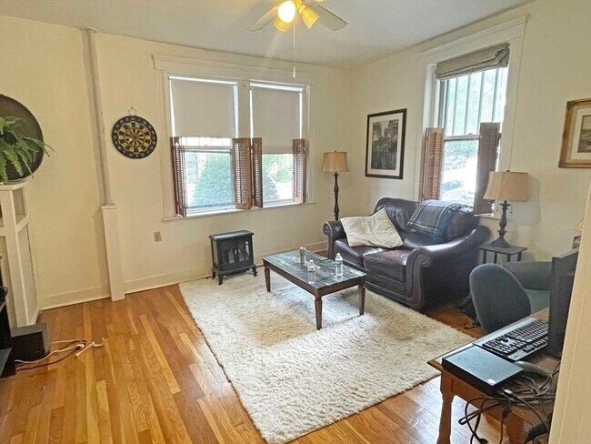 Foto del edificio - 155 Strathmore Rd