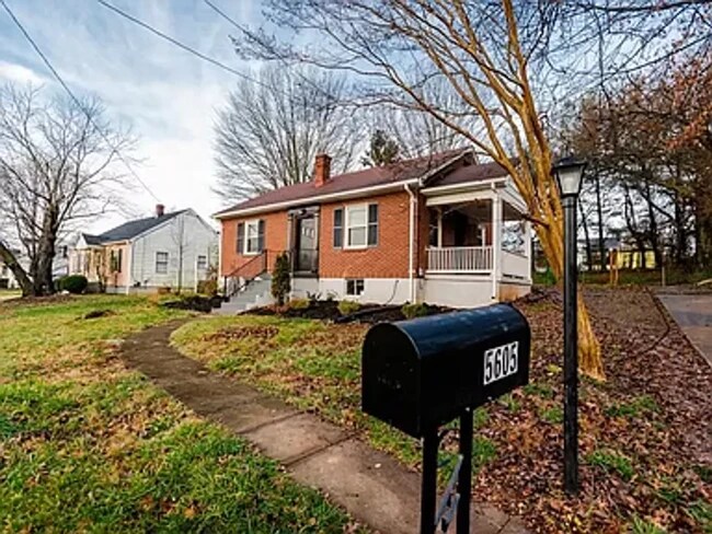Foto del edificio - 5605 Killarney Pl