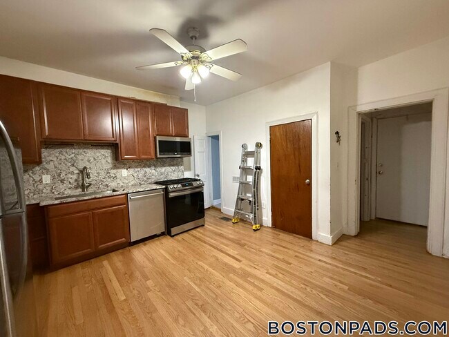 Building Photo - 6 Sewall St