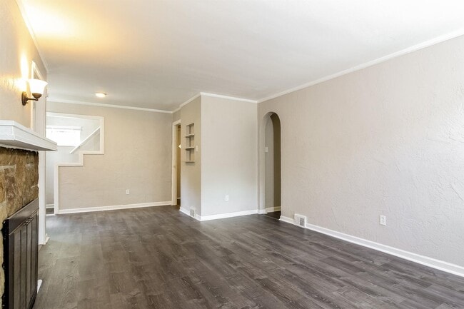 Building Photo - 2136 Laketon Rd