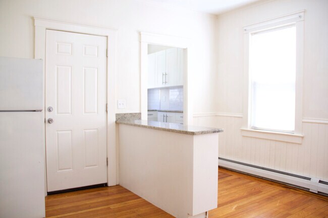Building Photo - 40 Richter St
