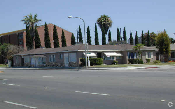 Foto principal - 1046 W 17th St
