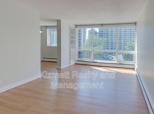 Building Photo - 10135-10120 120 St NW