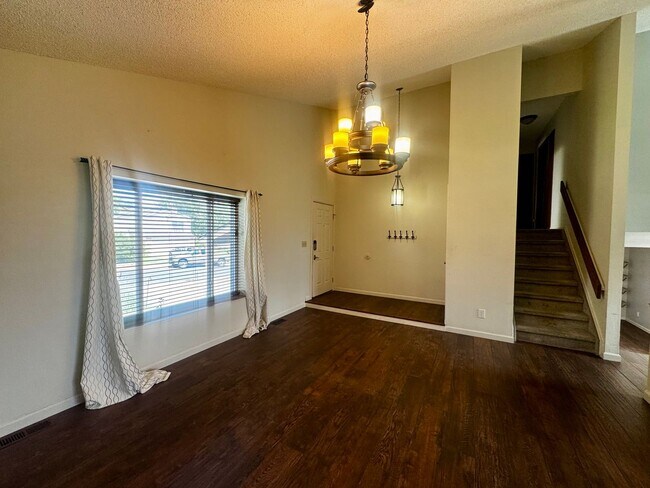 Building Photo - 3725 Sedgewood Way