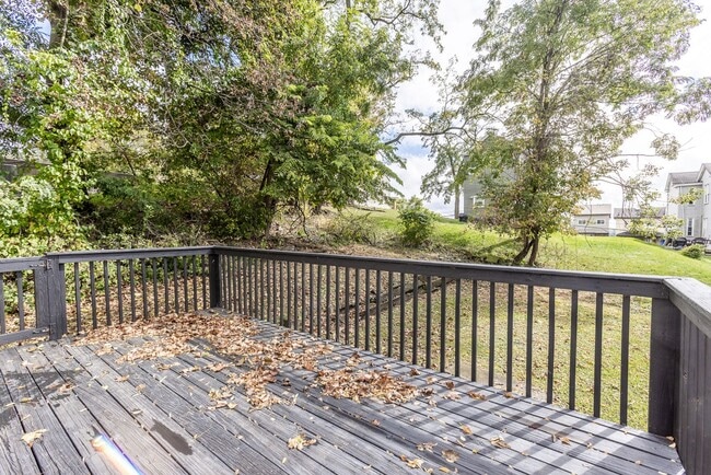 Building Photo - Available JULY 2026 - Spacious 3 Bedroom Home w/ Finished Attic Room, Steps from Grandview Park!