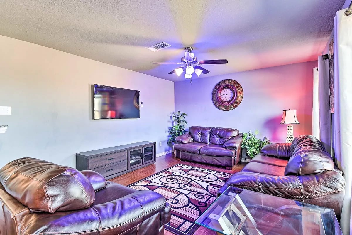 Foto principal - Room in House on Canyon Oaks Dr