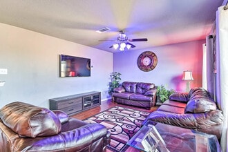 Building Photo - Room in House on Canyon Oaks Dr