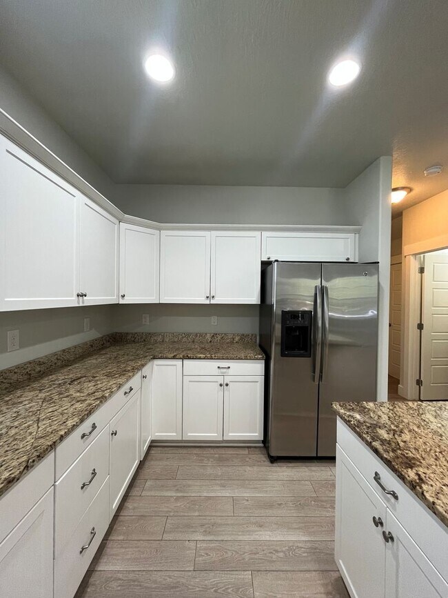 Foto del edificio - Spacious 3 Bed, 2.5 Bath Townhome in Pleasant Grove
