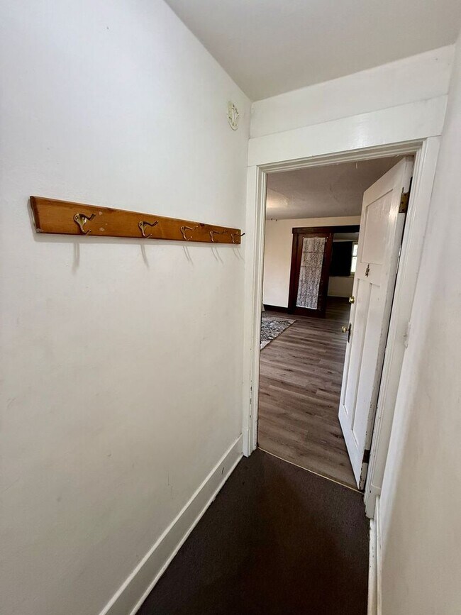Foto del edificio - View of the River!  1-Bedroom in Lewiston Triplex -  Includes internet and utilities